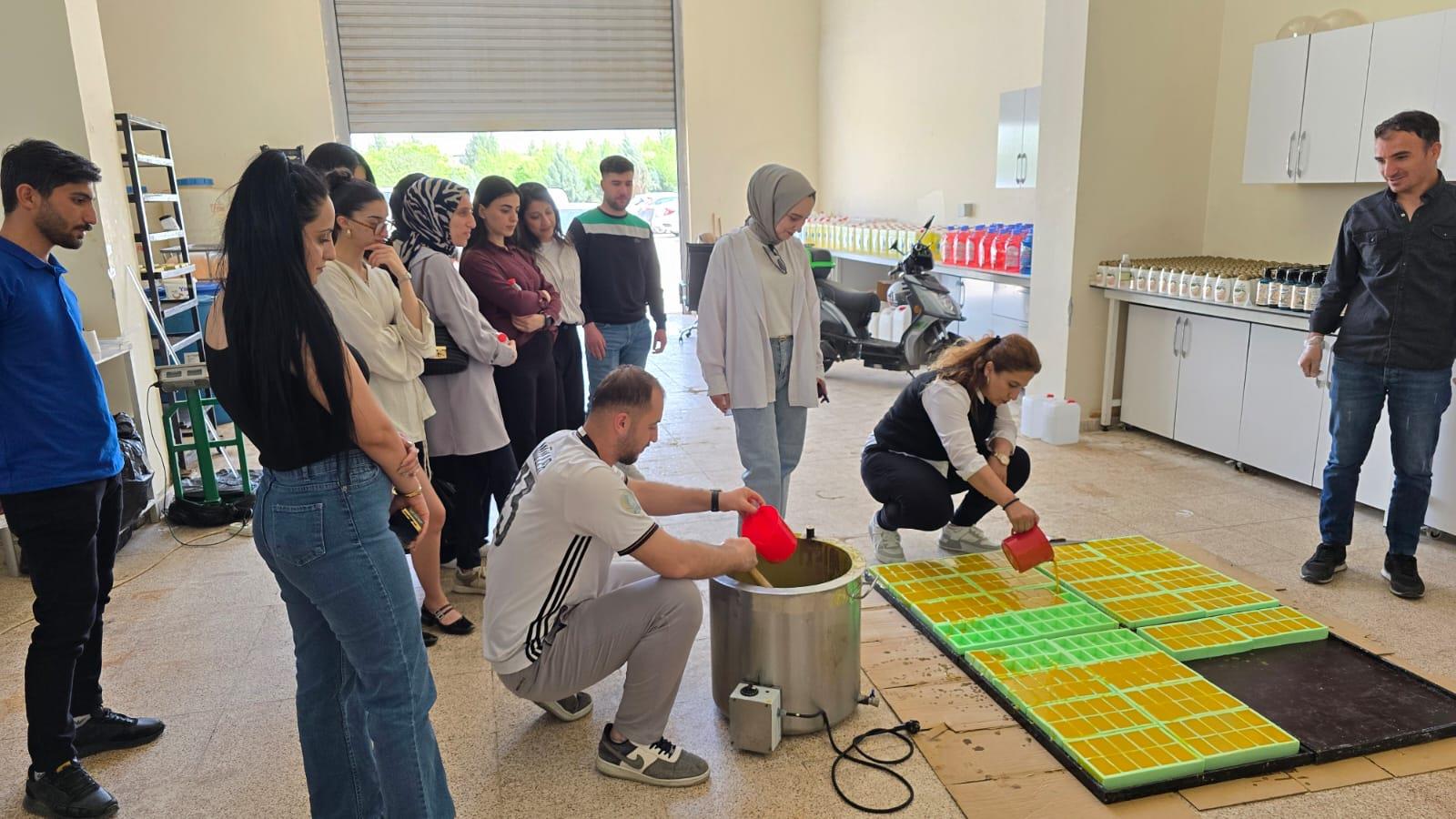 Kimya ve Kimyasal İşleme Teknolojileri Bölümünden Teknik Gezi Kamu-Üniversite-Sanayi İşbirliği Araştırma ve Uygulama Merkezine Ziyaret - Bıttım Sabunu Üretimi